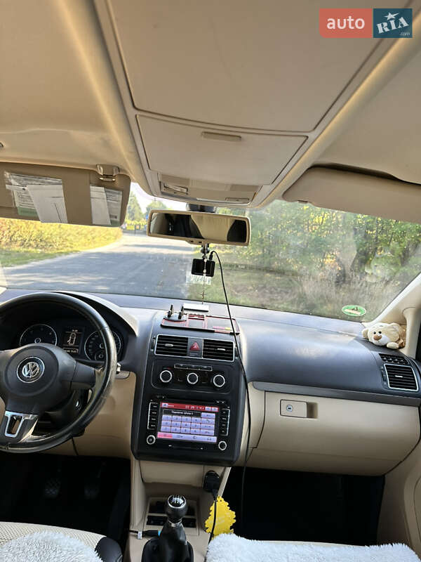 Минивэн Volkswagen Touran 2010 в Львове