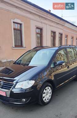 Мінівен Volkswagen Touran 2008 в Чернівцях