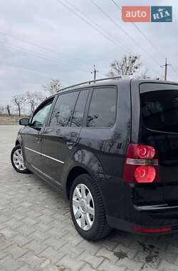 Минивэн Volkswagen Touran 2008 в Святопетровское