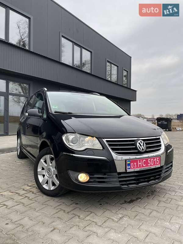 Минивэн Volkswagen Touran 2008 в Святопетровское