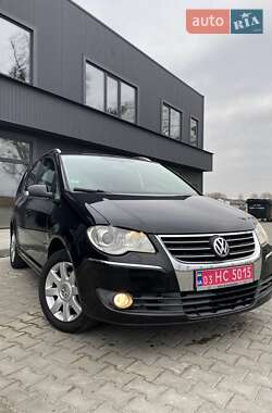 Минивэн Volkswagen Touran 2008 в Святопетровское