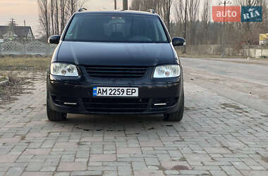 Минивэн Volkswagen Touran 2004 в Коростене