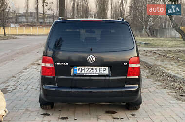 Минивэн Volkswagen Touran 2004 в Коростене