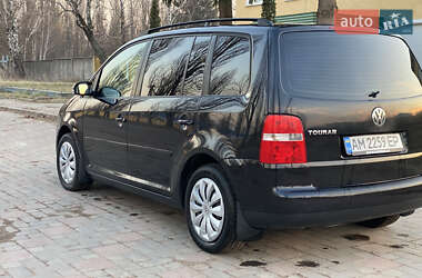 Минивэн Volkswagen Touran 2004 в Коростене