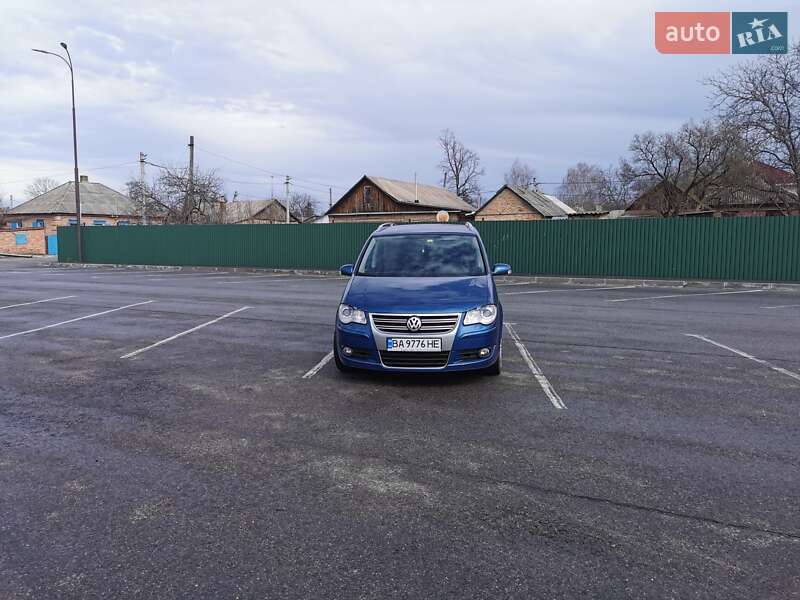 Минивэн Volkswagen Touran 2008 в Александрие