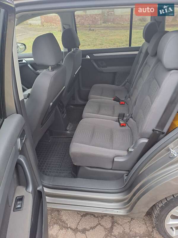 Минивэн Volkswagen Touran 2010 в Звягеле