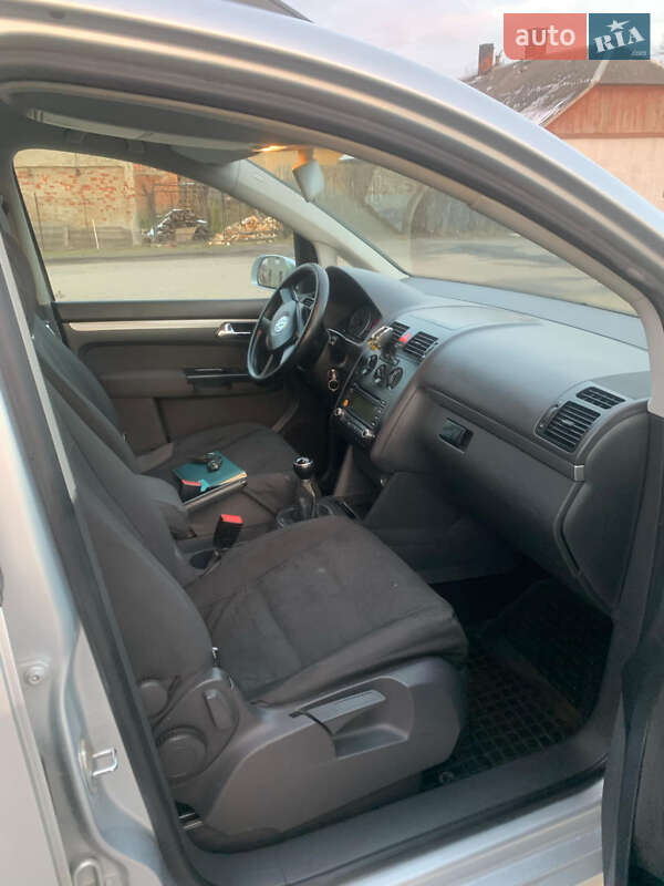 Мінівен Volkswagen Touran 2006 в Хирові