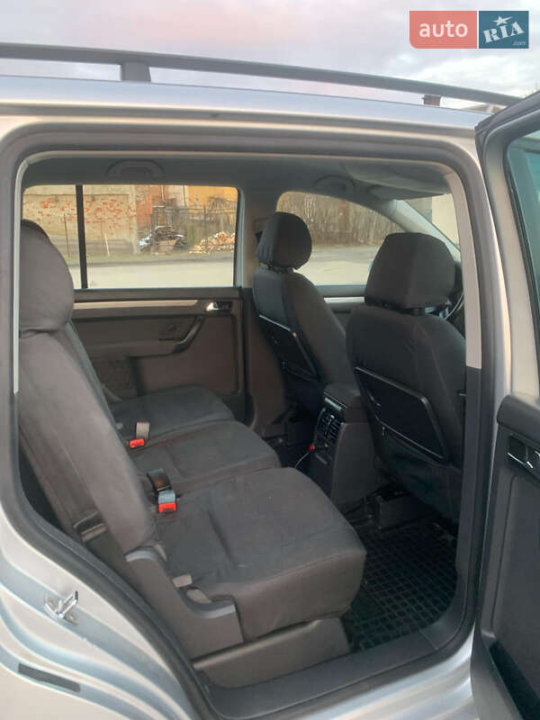 Мінівен Volkswagen Touran 2006 в Хирові