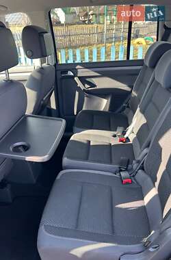 Минивэн Volkswagen Touran 2015 в 
