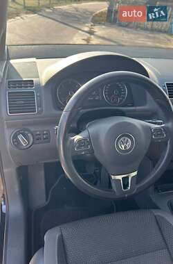 Минивэн Volkswagen Touran 2015 в 