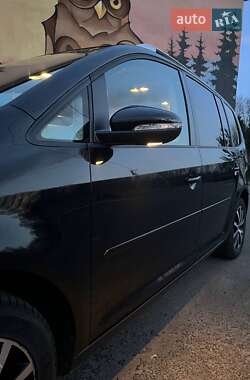 Минивэн Volkswagen Touran 2015 в 