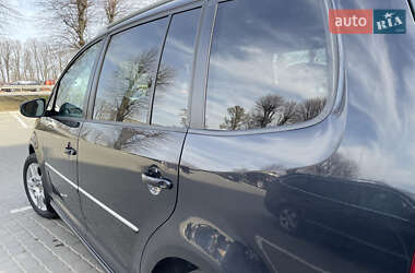 Минивэн Volkswagen Touran 2011 в 