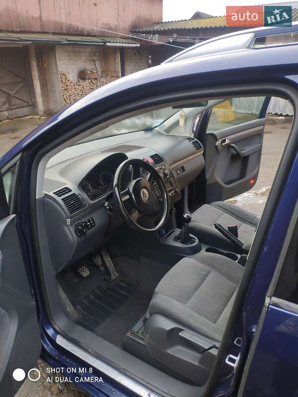 Минивэн Volkswagen Touran 2003 в Березному
