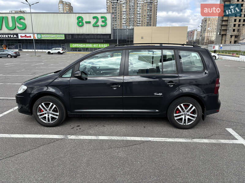 Минивэн Volkswagen Touran 2009 в Киеве
