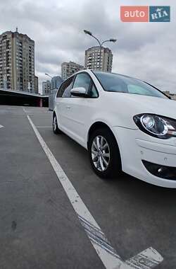 Минивэн Volkswagen Touran 2010 в 
