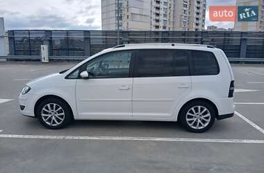 Минивэн Volkswagen Touran 2010 в 