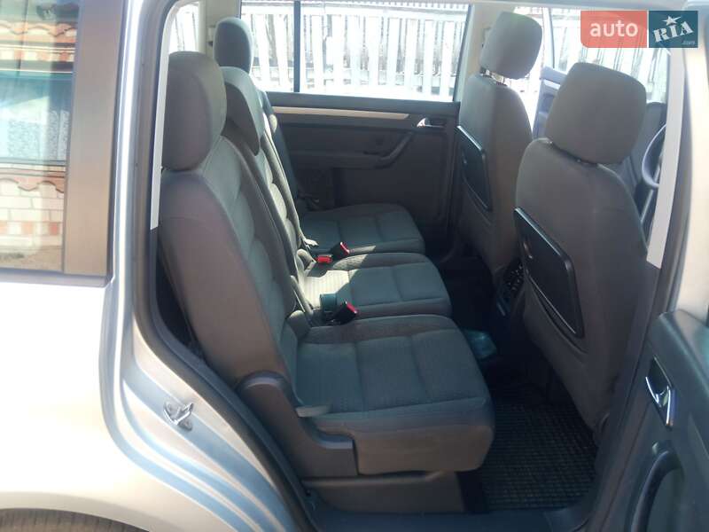 Минивэн Volkswagen Touran 2005 в Чуднове