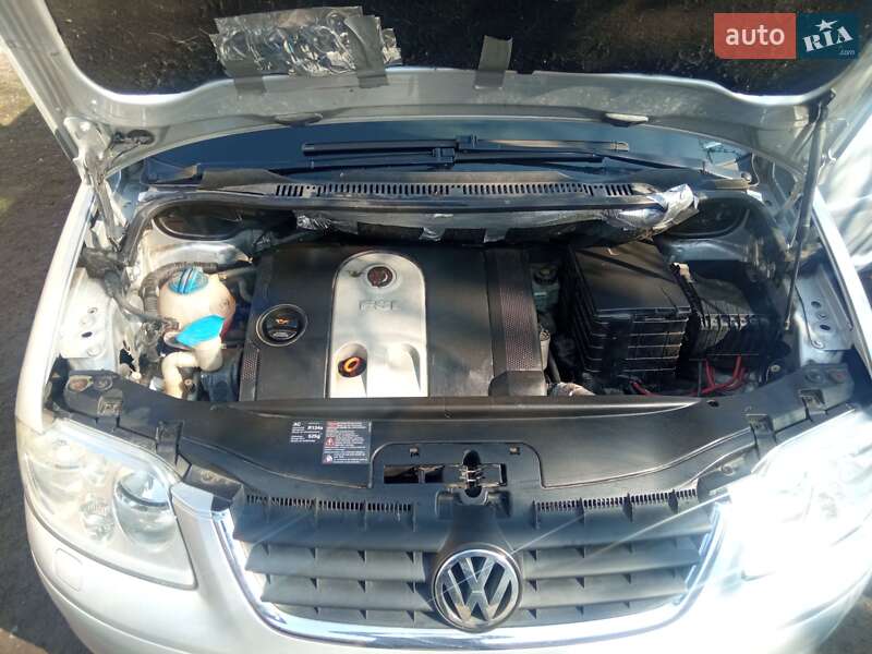 Минивэн Volkswagen Touran 2005 в Чуднове