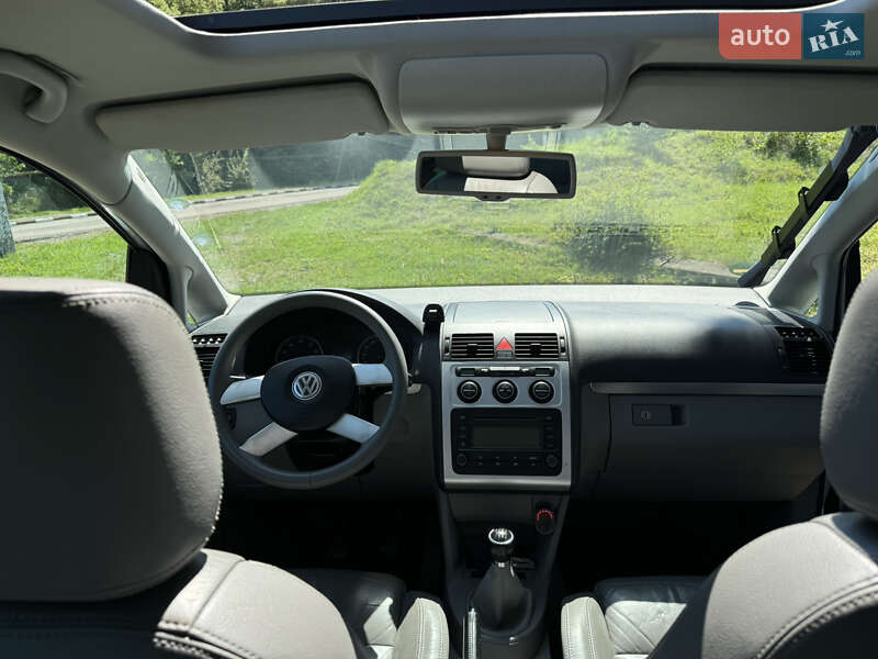 Мінівен Volkswagen Touran 2004 в Бурштині
