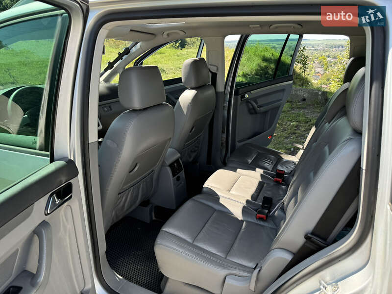 Мінівен Volkswagen Touran 2004 в Бурштині