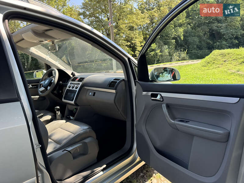 Мінівен Volkswagen Touran 2004 в Бурштині