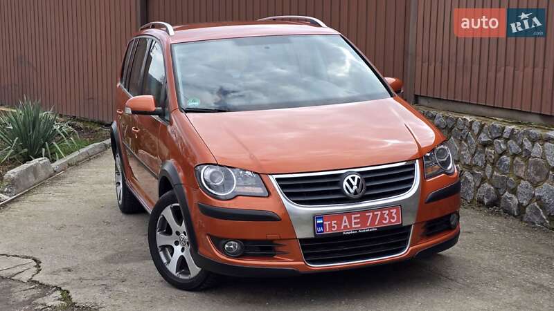Мінівен Volkswagen Touran 2008 в Полтаві