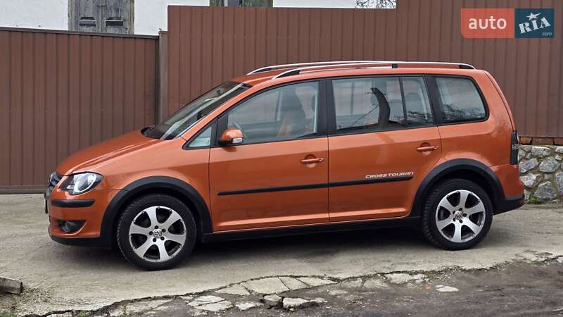 Мінівен Volkswagen Touran 2008 в Полтаві