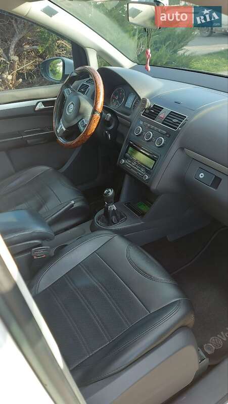 Мінівен Volkswagen Touran 2014 в Ужгороді