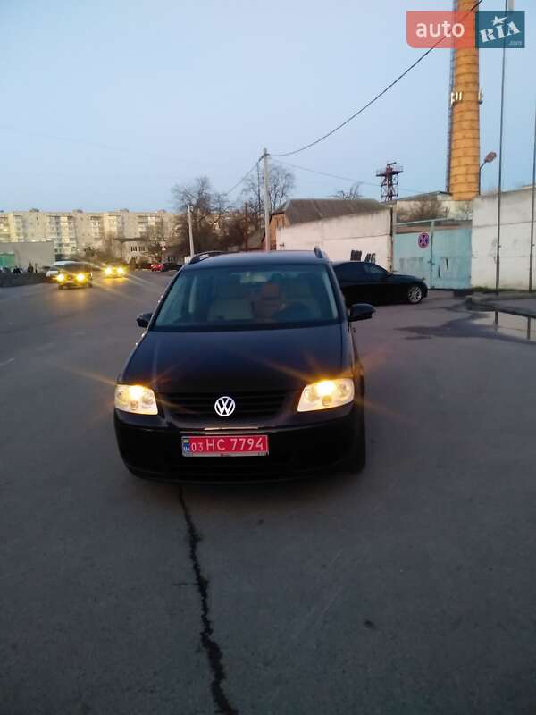 Минивэн Volkswagen Touran 2005 в 