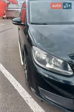 Минивэн Volkswagen Touran 2011 в 