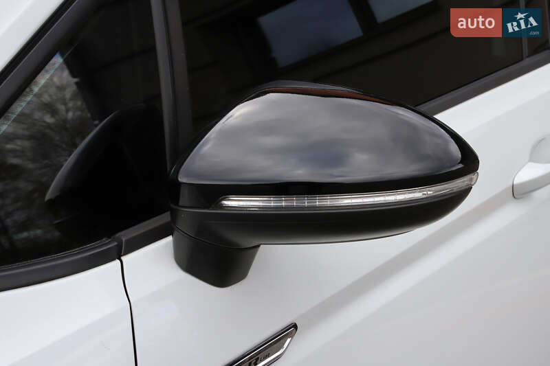 Микровэн Volkswagen Touran 2017 в Дрогобыче