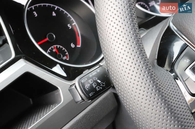 Микровэн Volkswagen Touran 2017 в Дрогобыче