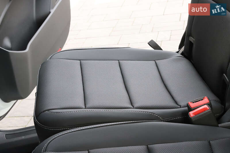 Микровэн Volkswagen Touran 2017 в Дрогобыче