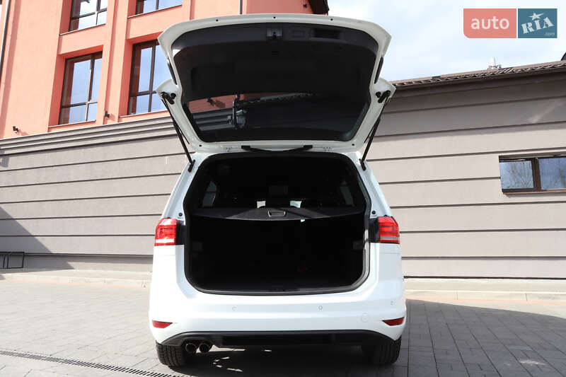Микровэн Volkswagen Touran 2017 в Дрогобыче