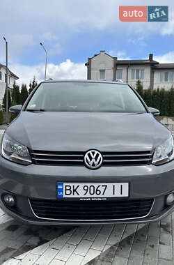 Минивэн Volkswagen Touran 2015 в 