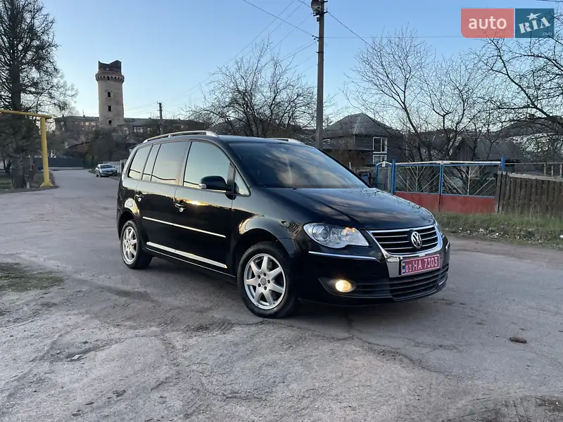 Мінівен Volkswagen Touran 2009 в 