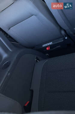 Минивэн Volkswagen Touran 2010 в 