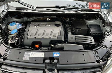 Минивэн Volkswagen Touran 2010 в 
