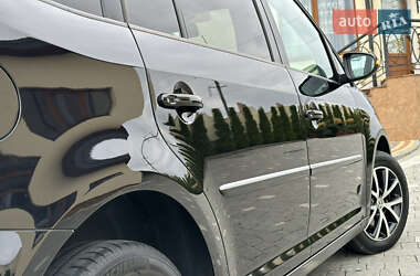 Минивэн Volkswagen Touran 2011 в 
