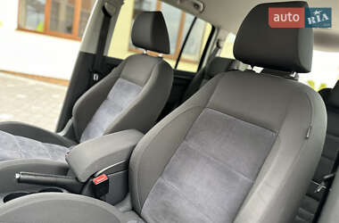 Минивэн Volkswagen Touran 2011 в 