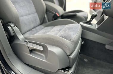 Минивэн Volkswagen Touran 2011 в 