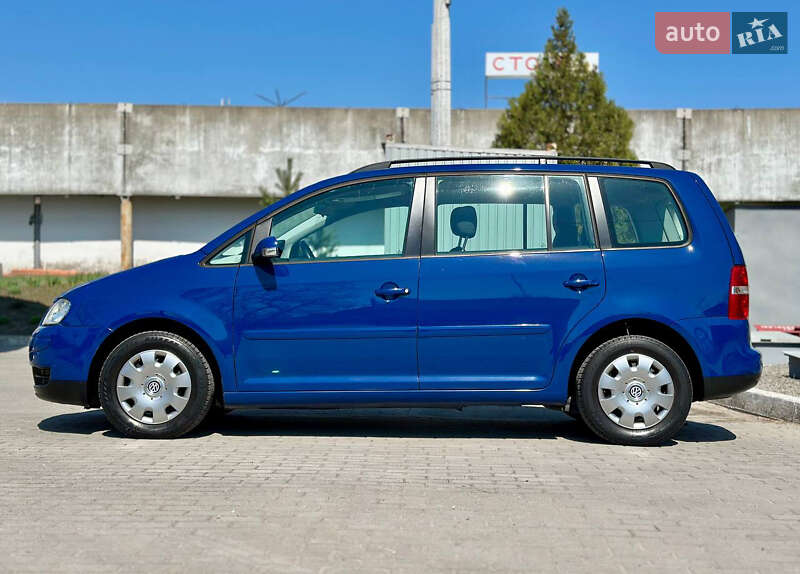 Минивэн Volkswagen Touran 2006 в Днепре