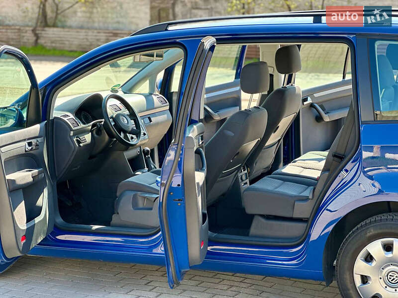 Минивэн Volkswagen Touran 2006 в Днепре