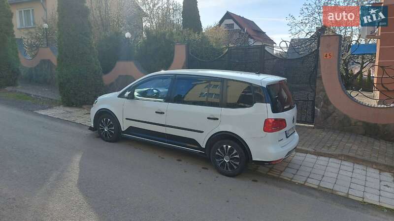 Мінівен Volkswagen Touran 2014 в Ужгороді