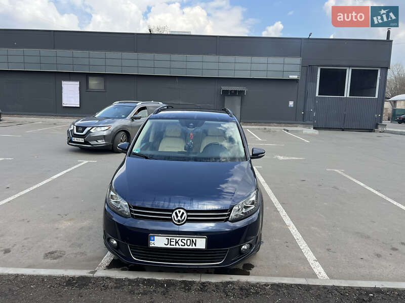 Минивэн Volkswagen Touran 2013 в 