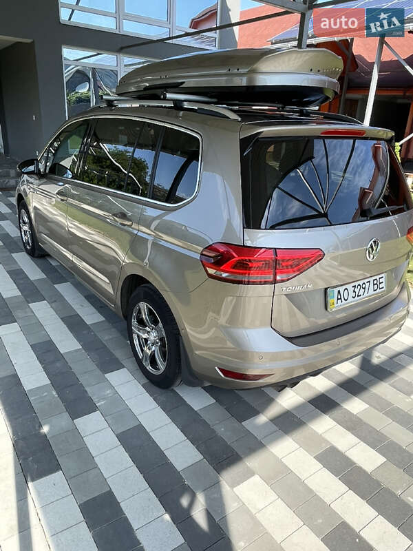 Микровэн Volkswagen Touran 2015 в Виноградове