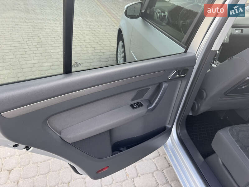 Минивэн Volkswagen Touran 2012 в Новой Ушице