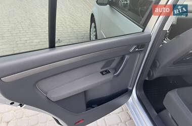 Мінівен Volkswagen Touran 2012 в 