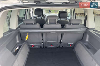 Мінівен Volkswagen Touran 2012 в 