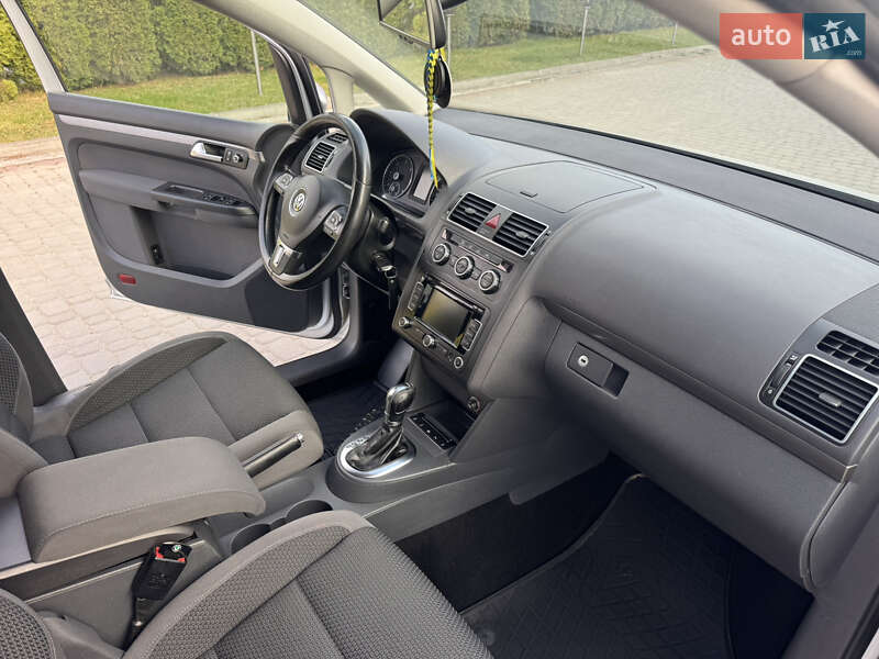 Минивэн Volkswagen Touran 2012 в Новой Ушице